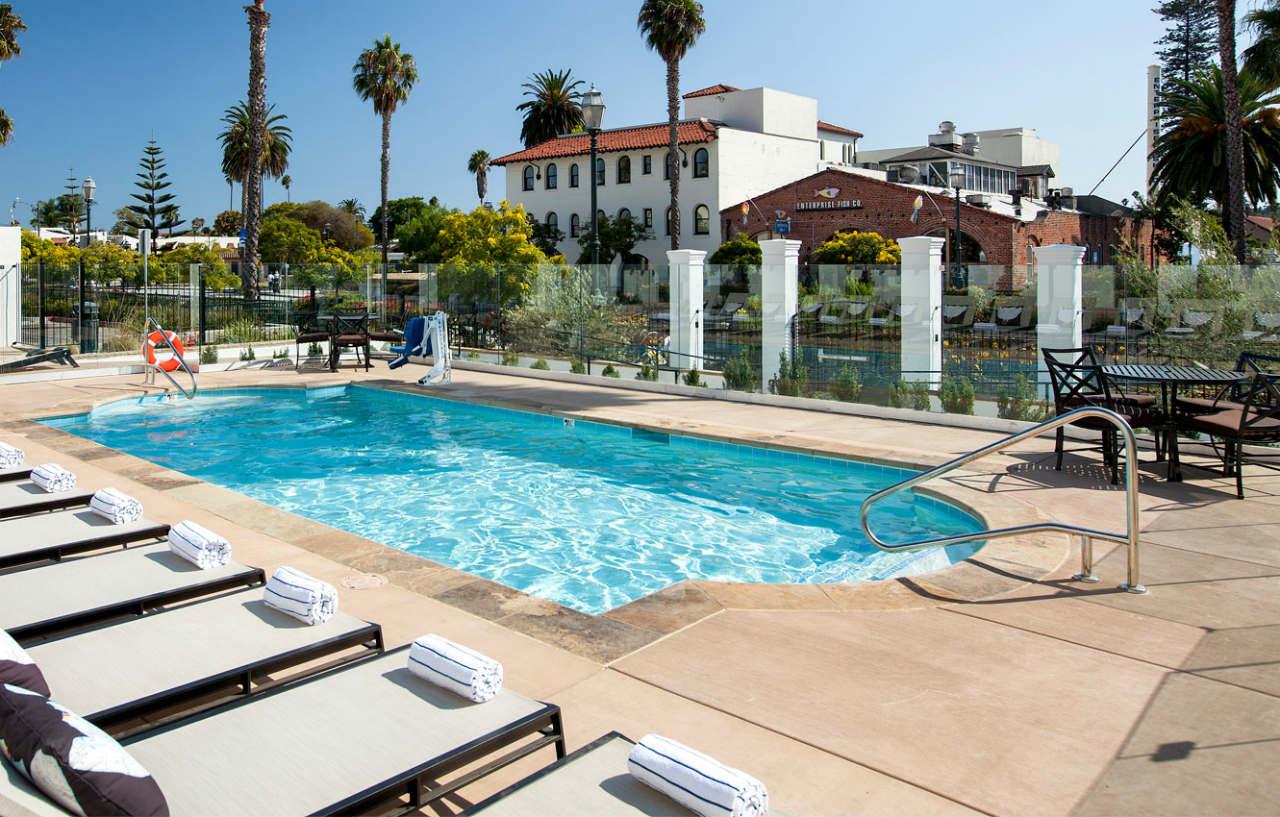 Moxy Santa Barbara Hotel Exterior photo